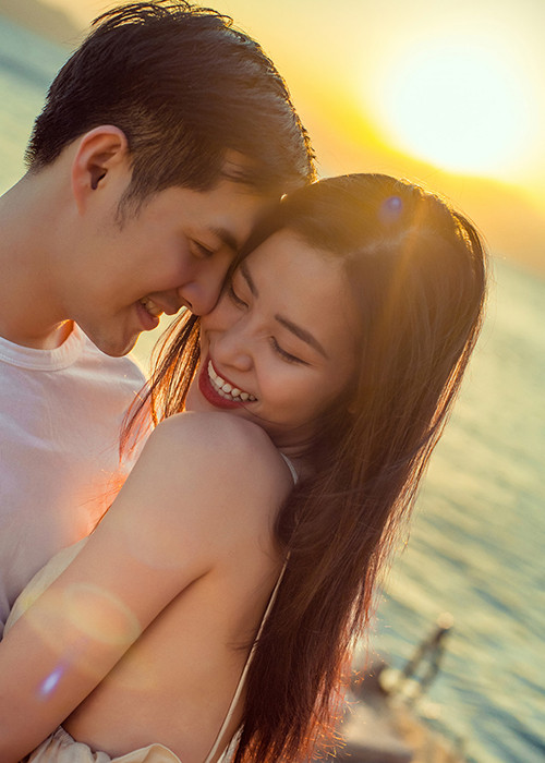 Chưa vội đám cưới nhưng chuyện tình của cặp đôi này chẳng khác nào ngôn tình.