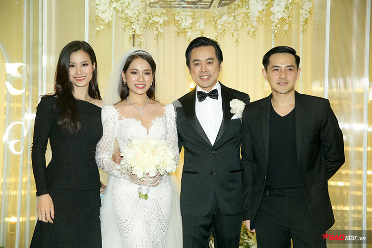 Mỗi lần xuất hiện tại đám cưới, Đông Nhi - Ông Cao Thắng lại bị người hâm mộ giục giã chuyện kết hôn. Ảnh: Saostar