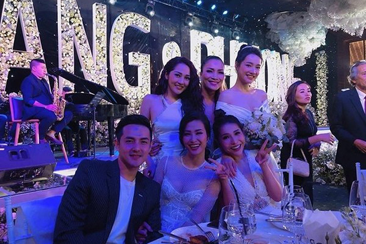 Hình ảnh Đông Nhi và Ông Cao Thắng dự tiệc cưới của Trường Giang - Nhã Phương vào năm 2018. Ảnh: FBNV