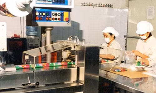 Ha Noi ai chang biet Kem Thuy Ta: Thuong hieu dinh dam mot thoi vi sao 'tut doc'?