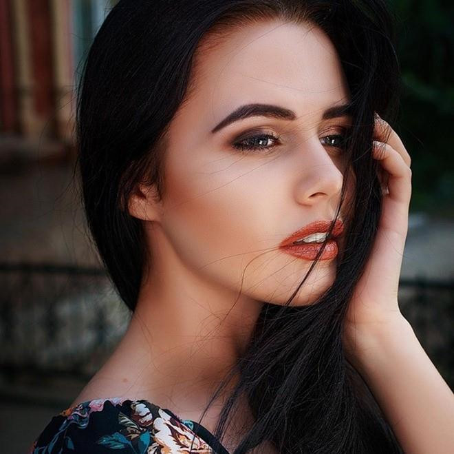 Natalia Gurova sinh ra ở Belarus, sau đó chuyển đến sống và xây dựng sự nghiệp người mẫu ở Nga. Đến tận bây giờ, khi nhắc đến tên cô người ta vẫn còn gợi lại lùm xùm về bộ ảnh sen từ 2 năm trước. Ảnh: Instagram NV.