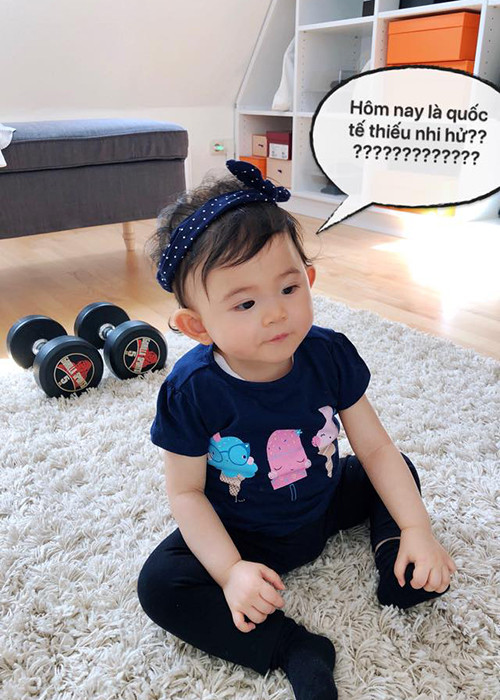 Bé Mai Vi vô cùng đáng yêu. Bé sở hữu làn da trắng hồng, đôi mắt bồ câu đen láy.