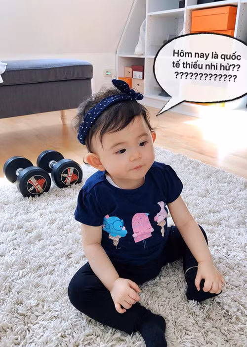 Bé Mai Vi vô cùng đáng yêu. Bé sở hữu làn da trắng hồng, đôi mắt bồ câu đen láy.