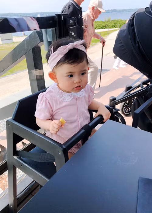 Con gái của Mai Hồ và chồng Việt kiều Nam Bùi được khen đáng yêu như thiên thần.