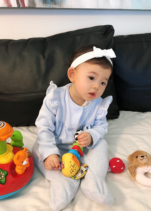 Vẻ đáng yêu của con gái của Mai Hồ khiến nhiều sao Việt không tiếc lời khen ngợi.