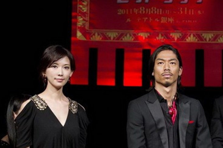 Theo Sina, vợ chồng Lâm Chí Linh quen nhau khi cùng diễn kịch sân khấu "Xích bích - yêu" vào 8 năm trước. Ảnh: Sohu