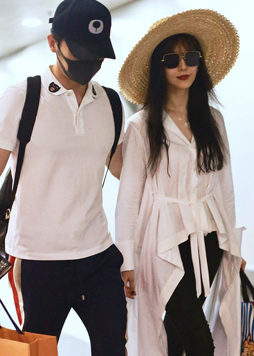 Năm 2017, đúng ngày sinh nhật của Phạm Băng Băng, Lý Thần quỳ gối cầu hôn.