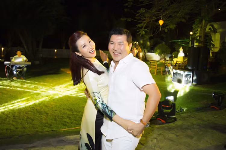 Hoa khoi Thu Huong duoc chong chieu het muc nhieu nguoi phat ghen