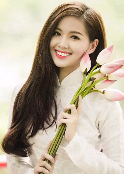 Hot girl một thời nay đã là bà mẹ bỉm sữa hai con. Ảnh: Dân Việt