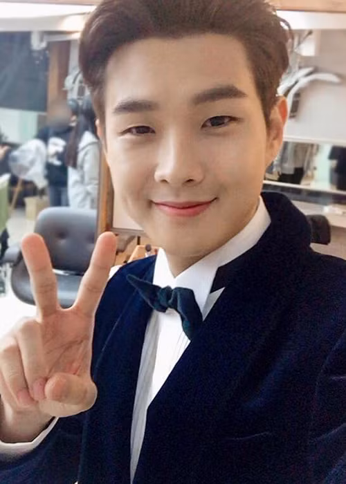 Ngoài đóng phim, nam chính phim “Ký sinh trùng” còn có kinh nghiệm trong lĩnh vực dẫn chương trình.