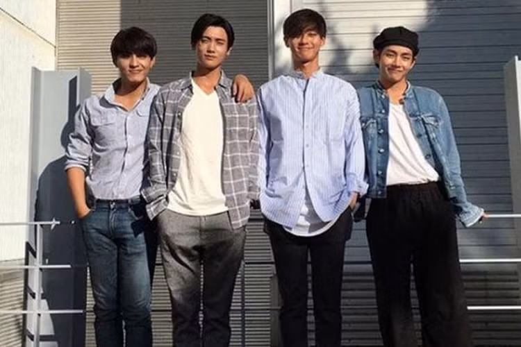 Choi Woo Shik có hội bạn thân toàn mỹ nam Hàn gồm Park Seo Joon, Park Hyung Sik và V (nhóm BTS).