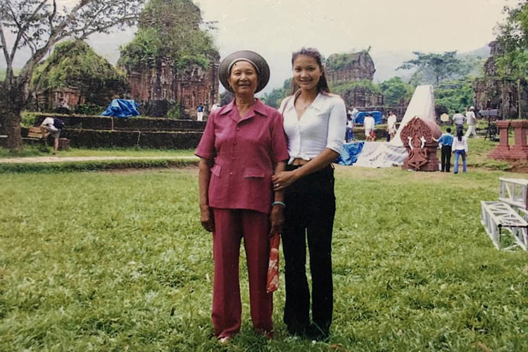 Nữ diễn viên phim "Rừng đen" đã chọn cuộc sống bình yên sau những sóng gió.