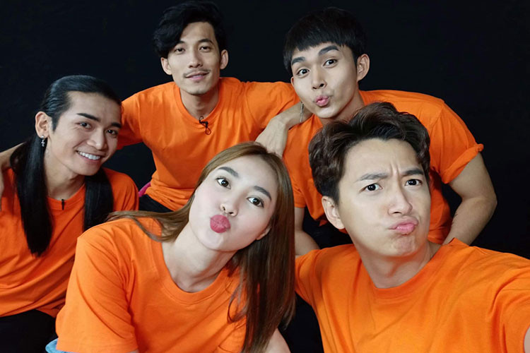 Dàn sao gameshow Việt “Chạy đi rồi tính” ngày càng thân thiết.