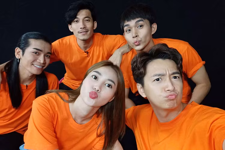 Dàn sao gameshow Việt “Chạy đi rồi tính” ngày càng thân thiết.