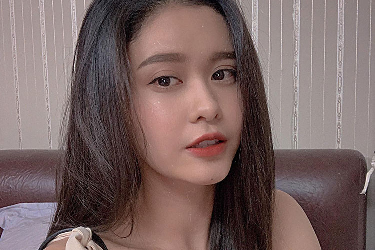 Trương Quỳnh Anh viết: “Thì thôi, sẽ không chờ đợi nữa. Đừng yêu nữa, em mệt rồi”.