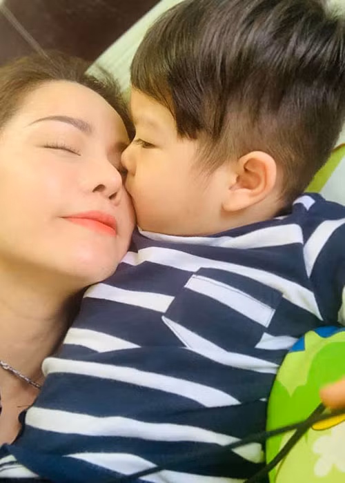 Nhật Kim Anh nhớ con trai. Hiện tại, cậu nhóc sống cùng bố và ông bà nội.