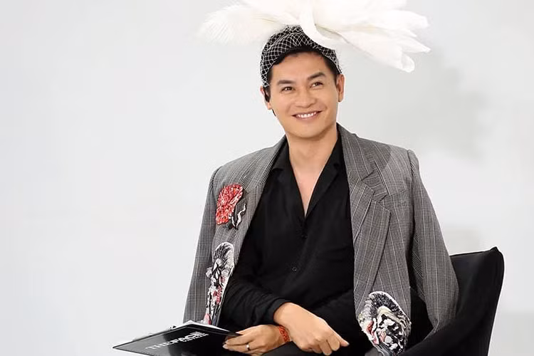 Văn Mai Hương dành lời chúc hài hước đến Nam Trung: "Mừng thọ người mẹ, người chú, người vú đáng hờn nhất Việt Nam. Mãi yêu như ngày đầu gặp 10 năm trước".