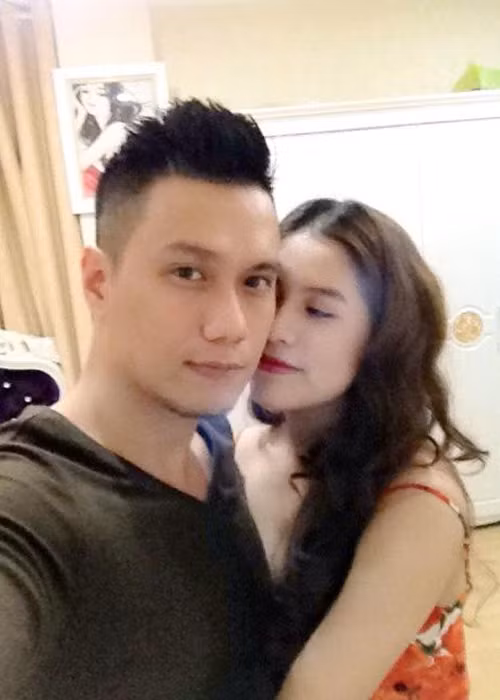 Ngay từ lúc quen nhau, Trần Hương không để tâm quá nhiều đến quá khứ từng qua một lần đò và có con riêng của Việt Anh.