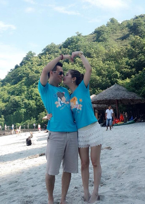 Nam diễn viên phim "Người phán xử" và vợ kém 8 tuổi thường xuyên đi du lịch trong nhiều năm hẹn hò.