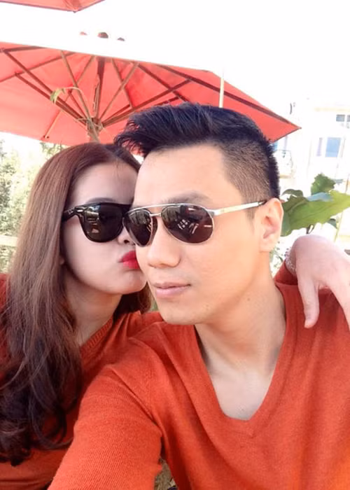 Sau lùm xùm, Việt Anh và Trần Hương vẫn hạnh phúc bên nhau.