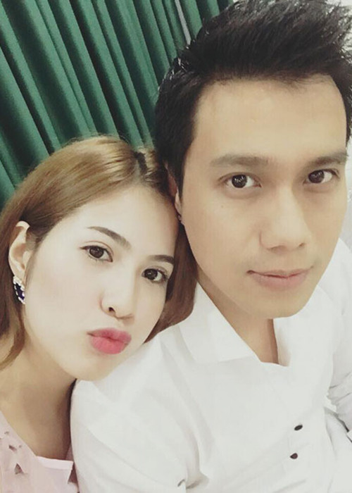 Dù đã quen nhau một thời gian khá dài trước đó nhưng đến nửa cuối năm 2014, Việt Anh mới công khai chuyện tình với Trần Hương.