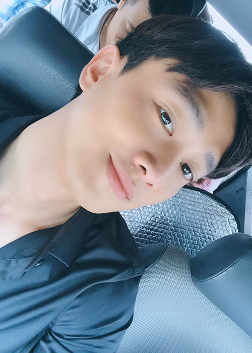 "Về nhà đi con" là dự án phim đầu tiên Quốc Trường hợp tác với ê-kíp sản xuất phía Bắc.