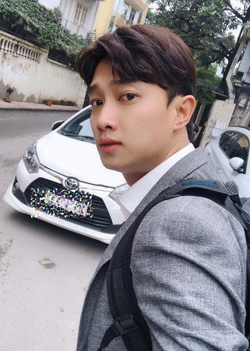 Nhờ vẻ ngoài điển trai cũng như lối diễn xuất được đánh giá cao, Quốc Trường nhanh chóng chiếm được cảm tình của khán giả "Về nhà đi con".