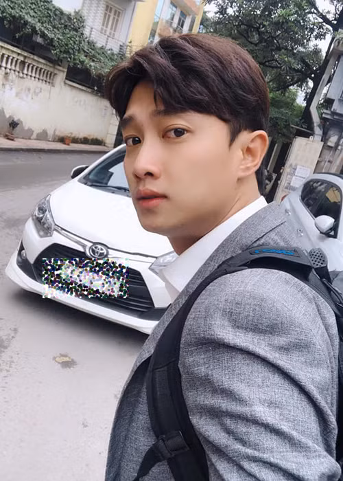 Nhờ vẻ ngoài điển trai cũng như lối diễn xuất được đánh giá cao, Quốc Trường nhanh chóng chiếm được cảm tình của khán giả "Về nhà đi con".