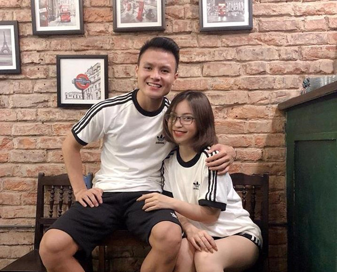 Tới nay, Quang Hải và bạn gái Nhật Lê (20 tuổi, quê Quảng Nam) đã bên nhau được 3 năm. Nhật Lê từng chia sẻ tiền vệ CLB Hà Nội là "chàng trai mình gặp và yêu năm 17 tuổi". Đôi trẻ có một năm yêu xa trước khi Nhật Lê đăng ký thi đại học ở Hà Nội.