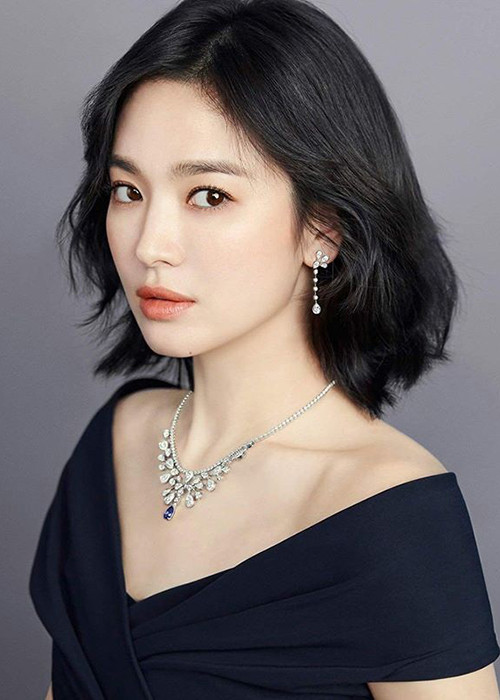 Đến nay, vợ chồng Song Hye Kyo vẫn thường xuyên xuất hiện mỗi người một nẻo khiến fan không khỏi lo lắng cho tình cảm của cặp đôi này.