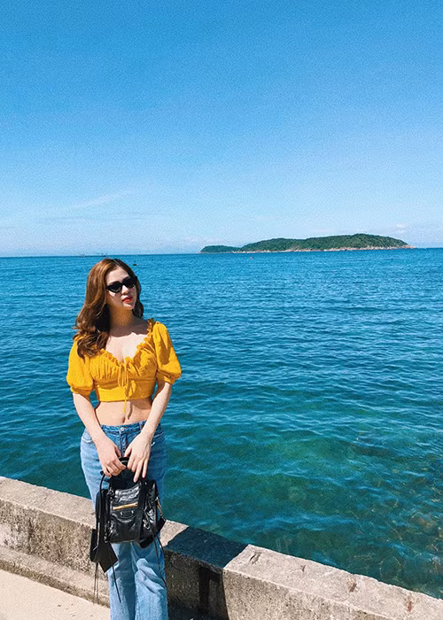 Xinh đẹp, gợi cảm như hot girl nhưng vợ cũ của Việt Anh thường nóng tính, hay ghen.