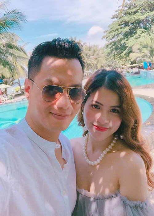 Tháng 3/2017, Trần Hương hạ sinh con trai đầu lòng cho Việt Anh.