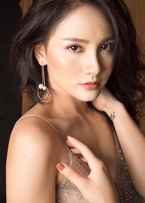 Bảo Thanh - nữ chính phim "Về nhà đi con" gợi cảm không kém cạnh Quỳnh Nga.