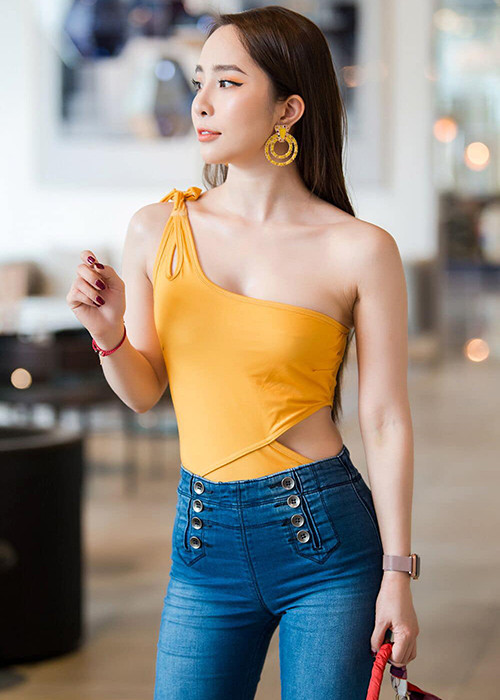 Quỳnh Nga vào vai người thứ ba chen vào cuộc hôn nhân giữa Vũ (Quốc Trường) và Thư (Bảo Thanh).