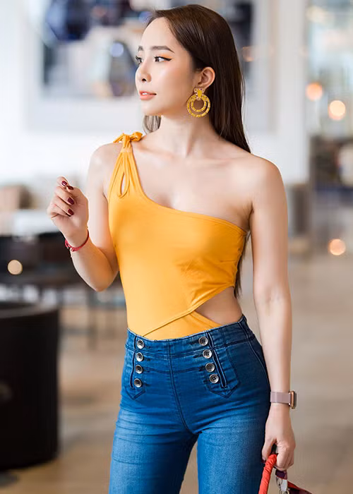 Quỳnh Nga vào vai người thứ ba chen vào cuộc hôn nhân giữa Vũ (Quốc Trường) và Thư (Bảo Thanh).