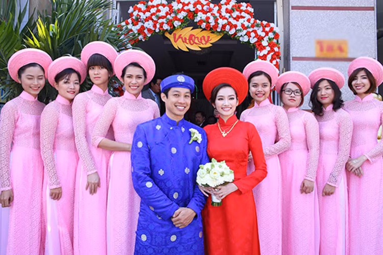 Ông xã của Trúc Diễm tài giỏi, điển trai, rất xứng đôi với người vợ xinh đẹp của mình. Ảnh: Lao động