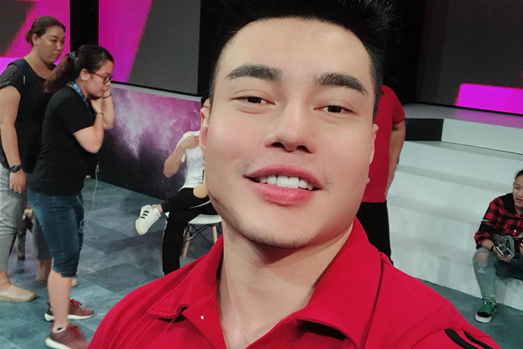 Nam diễn viên cũng từng bị ném đá dữ dội vì nhắc đến scandal của Hoàng Thùy Linh để PR cho sản phẩm.