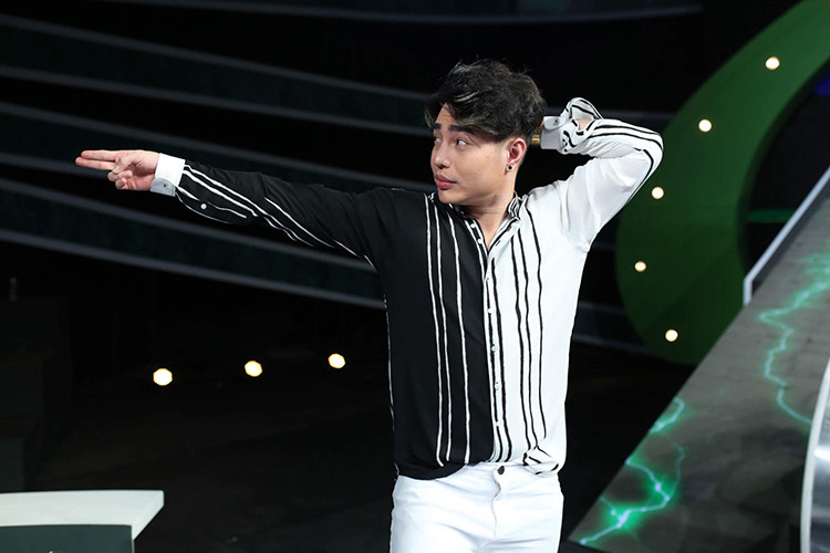 Sau khi nhận ra bản thân lỡ lời, Bảo Lâm bào chữa: “Hoàng Thuỳ Linh xóm em con bà Hai bán mắm linh”.