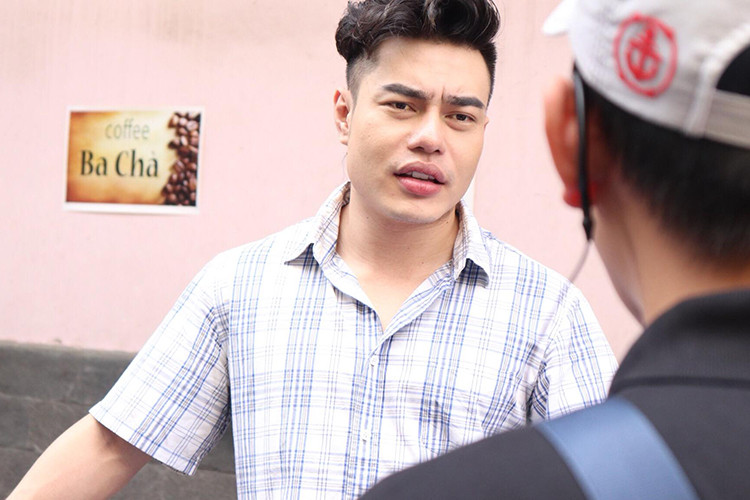 Nam diễn viên còn khiến dư luận bức xúc khi dùng tiếng Việt để chê bai màu da của một nhân viên bán mỹ phẩm ở Ấn Độ.