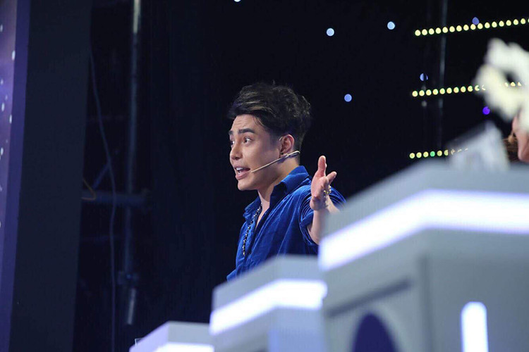 Cụ thể, khi bán một sản phẩm có tên chứa chữ “Linh”, Bảo Lâm nói mọi người gõ tên để ra thông tin sản phẩm nhưng “đừng gõ nhầm sang Hoàng Thuỳ Linh là ra phim… đó nha”.