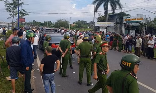 Vu giang ho vay xe cong an o Dong Nai: Bo Cong an vao cuoc-Hinh-3