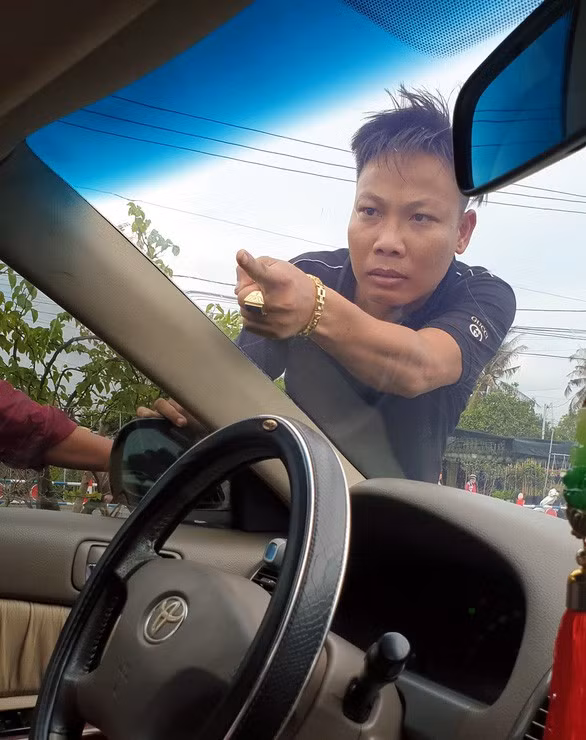Vu giang ho vay xe cong an o Dong Nai: Bo Cong an vao cuoc