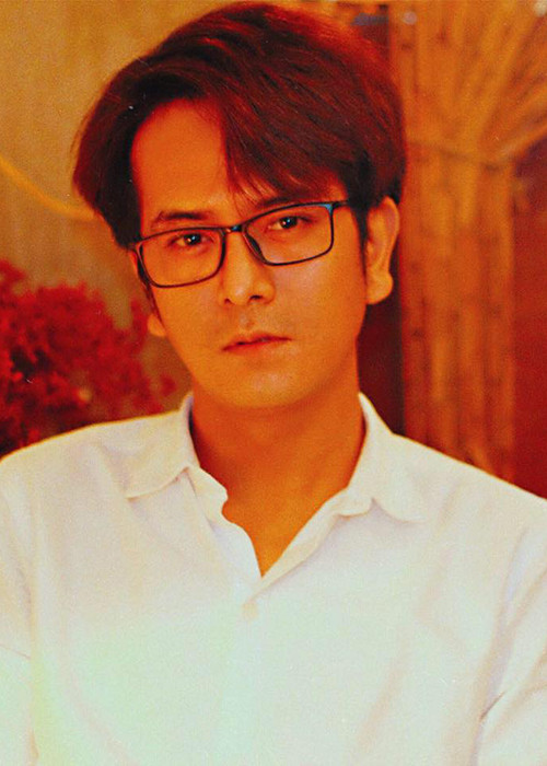 Hùng Thuận chia sẻ: "Em là em hả lòng hả dạ lắm luôn". Ngoài ra, nam diễn viên cho hay, anh cực kỳ mê Trọng Hoàng trong đội tuyển Việt Nam.