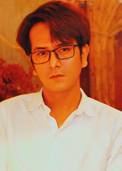 Hùng Thuận chia sẻ: "Em là em hả lòng hả dạ lắm luôn". Ngoài ra, nam diễn viên cho hay, anh cực kỳ mê Trọng Hoàng trong đội tuyển Việt Nam.