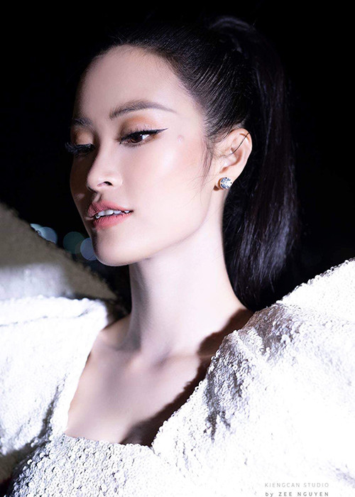 Đông Nhi viết trên trang cá nhân: "Qua hơn 30 nồi bánh chưng rồi vẫn còn hân hoan lắm Việt Nam ơi".