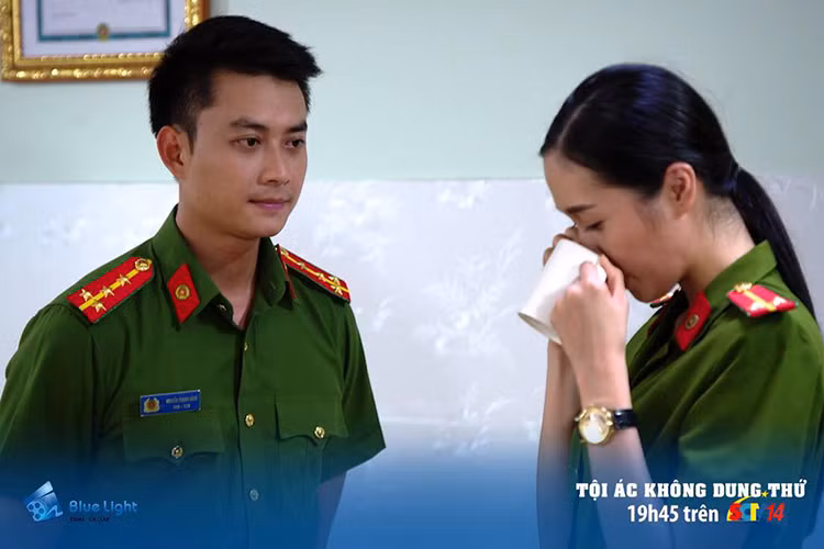 Anh từng tham gia loạt phim "Nhà có nhiều cửa sổ", "Chuyện cổ tích ngày mưa", "Miền quê thức tỉnh", "Khát vọng xanh".