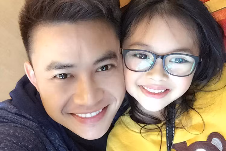 Tiến Lộc kết hôn lần đầu vào năm 24 tuổi với Lê Tuyết - một giảng viên trường múa, thành viên vũ đoàn Carmen.