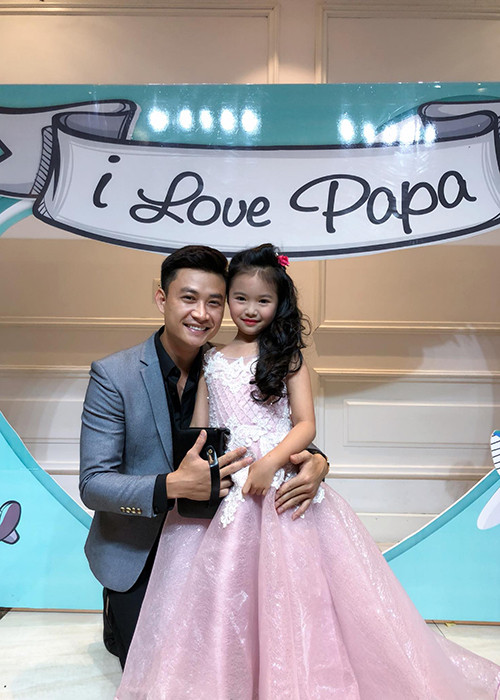 Tiến Lộc cho hay, chính con gái đã rủ anh cùng tham gia chương trình "Bố ơi, mình đi đâu thế". Tất nhiên, ông bố điển trai không thể chối từ con gái.