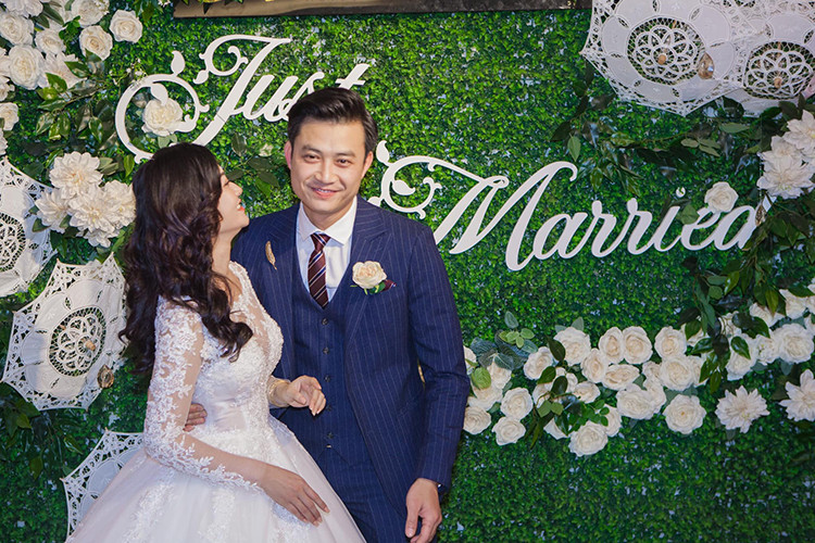 Tiến Lộc đã tái hôn vào đầu năm 2019. Bà xã của anh không hoạt động nghệ thuật. Về hạnh phúc mới, Tiến Lộc không chia sẻ nhiều với báo chí.