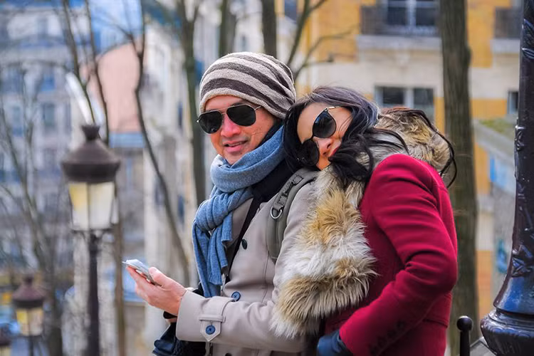 Lúc gặp lại Hồng Đào, Quang Minh vừa chia tay người vợ đầu tiên. Sau đó, cặp đôi nghệ sĩ này nối lại tình xưa.